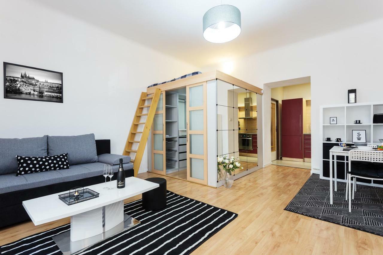 Stylish Apartment On Riverside Прага Экстерьер фото